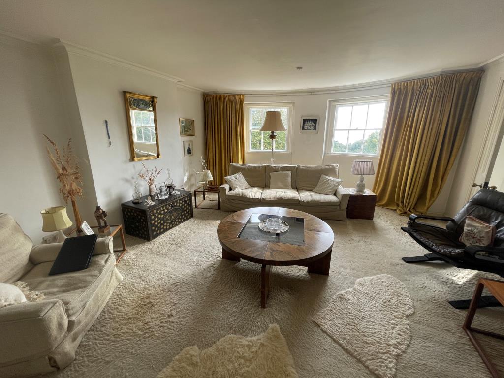 Lot: 41 - TWO-BEDROOM FLAT IN DESIRABLE LOCATION - Living room with curved wall and sea views